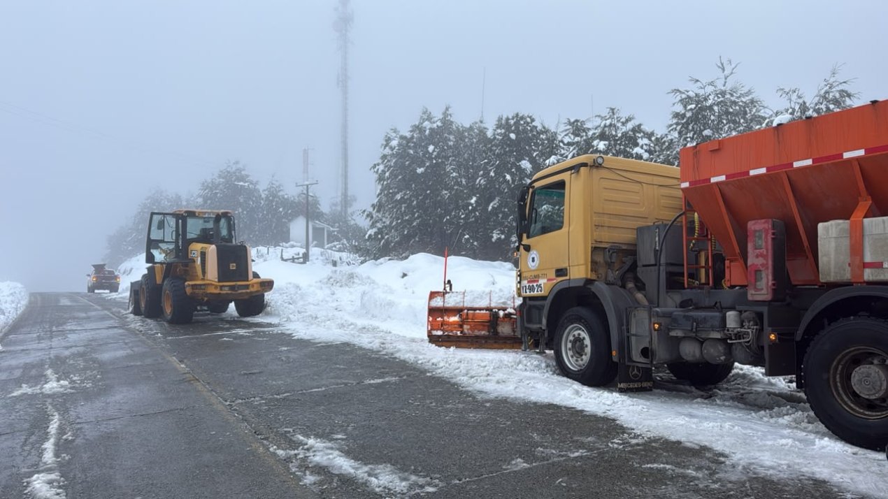 /argentino-indignado-maquinas-chilenas-despejan-nieve-cardenal-samore